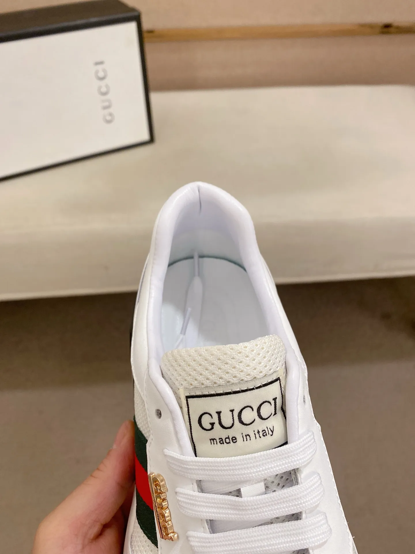 Men's shoes 💰 462💰The new GUCCI (Gucci) counters are launched simultaneously. The new men's shoes, 😘fabrics are selected from imported cowhide, and the lining is sheepskin lining. 👍🏿 High-end ☄️ air-cushion molded anti-slip rubber outsole, exquisite lines, simple and elegant, comfortable and high-end for leisure travel. Code number: 38 to 44 (45 can be customized and cannot be returned or exchanged)